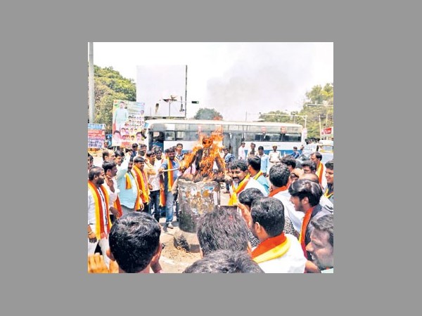 అడ్డుకుని తీరుతాం