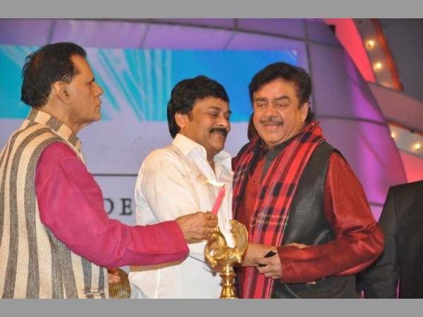 కనీ వినీ ఎరుగని రీతిలో వేడుక