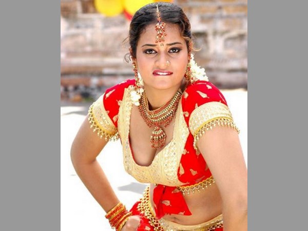 చెప్పుకోదగ్గ పాత్రలేం కాదు