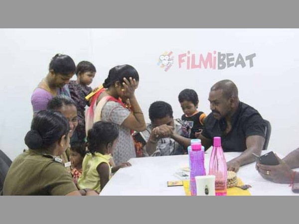 60 మంది చిన్నారులున్నారు