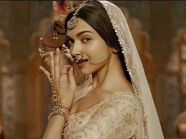 దీపిక తడబాటు..