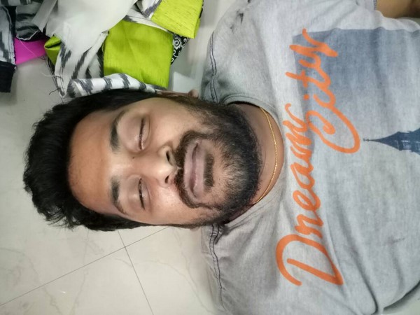 మంచం కింద ప్రదీప్ మృత దేహం