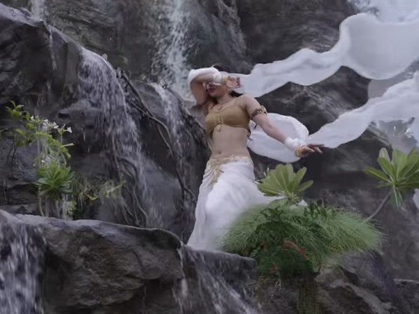 అలా కనిపించి ఇలా మాయం