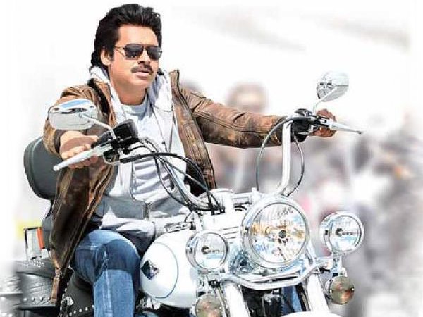 పవన్‌ ఓ పోరాట ఘట్టంలో 