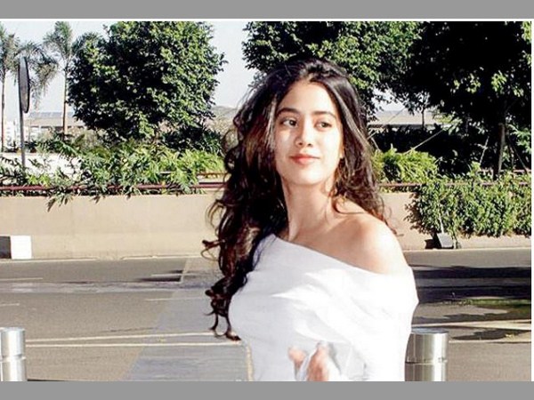 ఎక్కడపడితే.. అక్కడ..