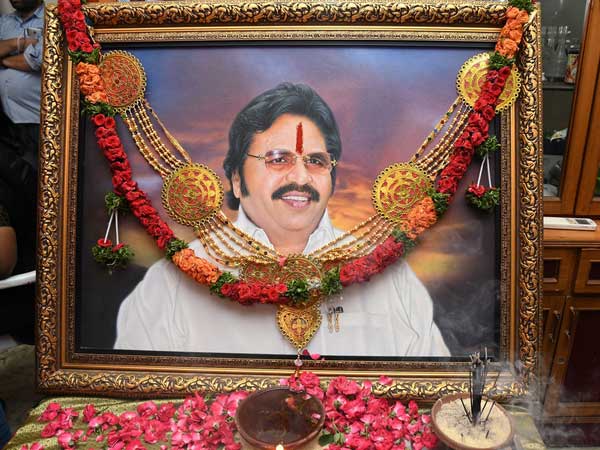 అగ్ర హీరోలదగ్గరినినుంచీ 