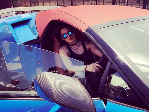 విక్రమ్ ఫుల్ గా మద్యం సేవించి