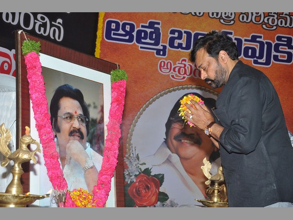 దాసరి కడసారి చూపు దక్కక పోవడం