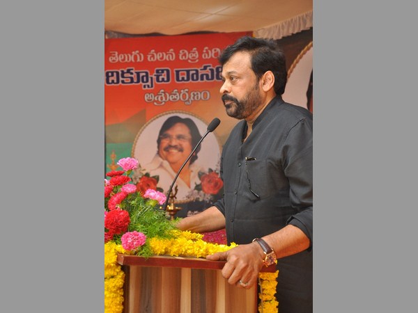 చైనా పర్యటన లో ఉన్నప్పుడు