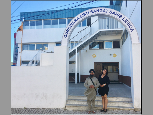 మీపని మీరు చూసుకోండన్నట్టు 