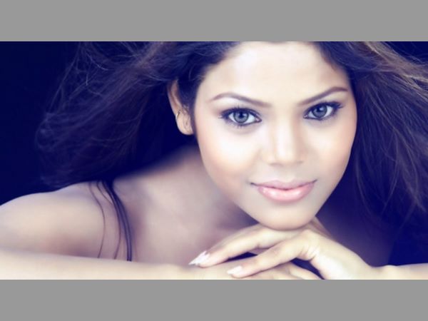 అవకాశాల కోసం స్ట్రగుల్