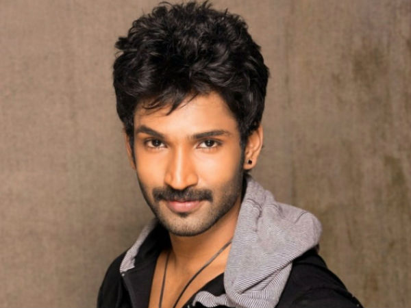 నాని కళ్లలో నీళ్లు తిరిగాయి. 