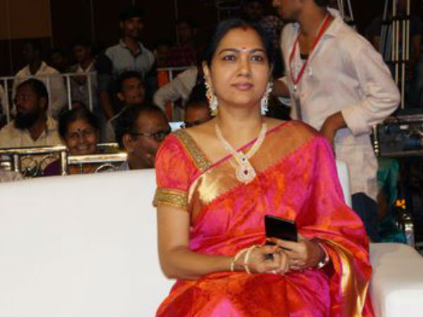 హీరోయిన్లను తలదన్నేలా హేమ గ్లామర్