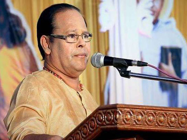 జర్నలిస్టుపై ఎంపీ ఇన్నోసెంట్ అనుచిత..