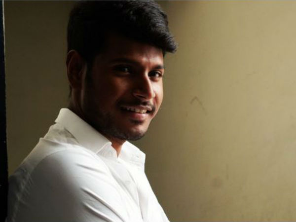 థియేటర్‌లో పనిచేసే కోటిపల్లి శివగా