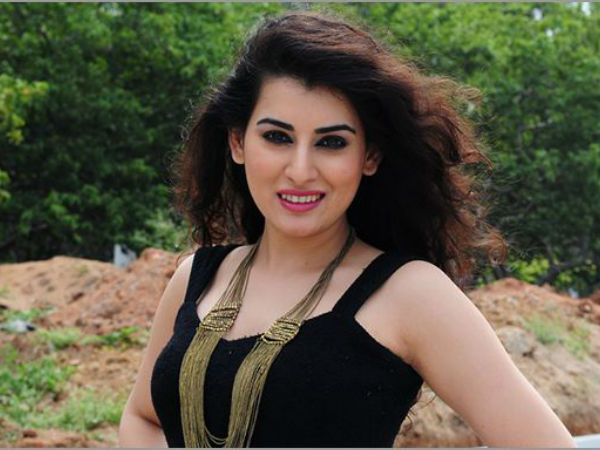 నటి అర్చన