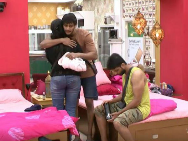  కంటతడి పెట్టిన హరితేజ