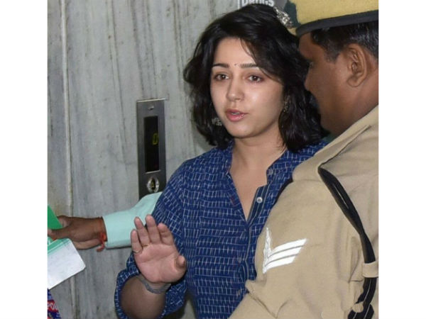 మహిళా అధికారులే