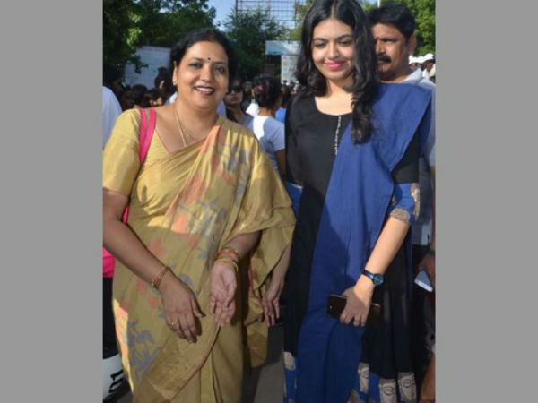 ఫోటోలకు ఫోజులు