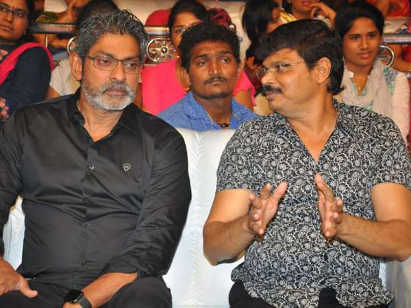 నాలుగు అద్భుతాలు జరిగాయి