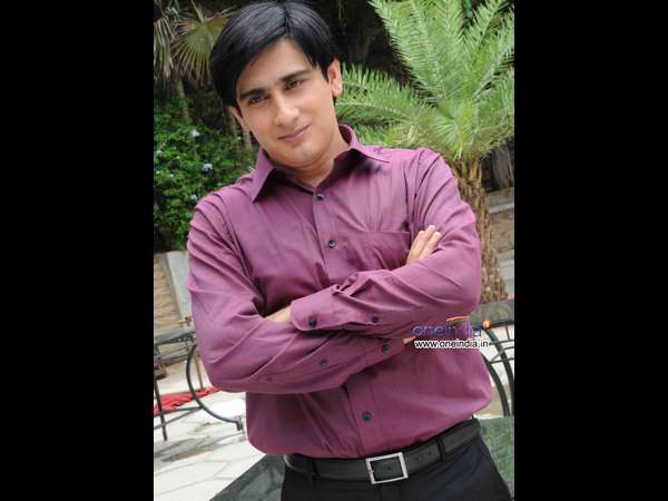 కుప్పకూలిన యువ హీరో