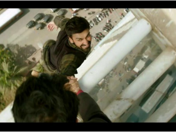 స్వల్పంగా గాయపడ్డాడు