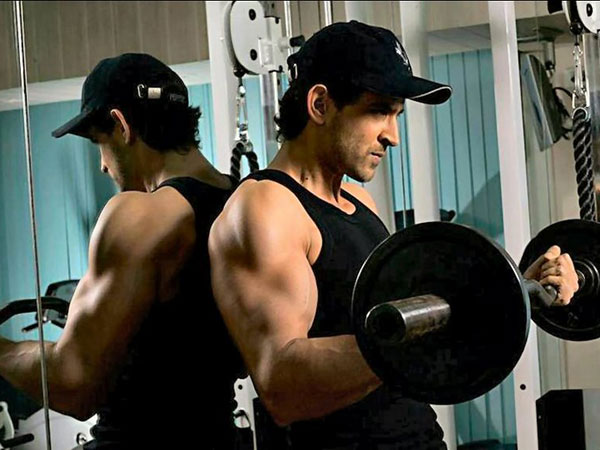 చొక్కా విప్పిపారేసేవాడు