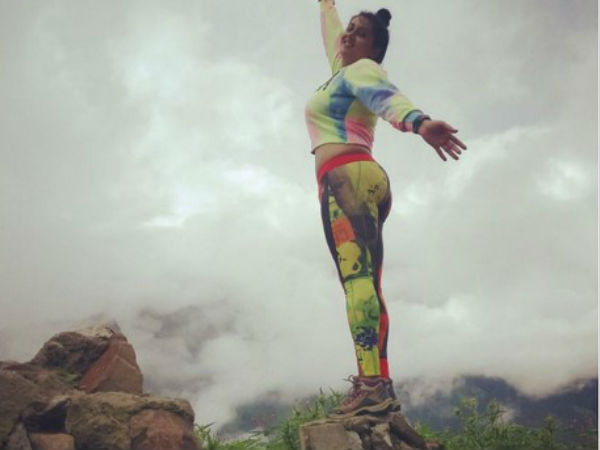 నమిత హాట్ హాట్ అందాలతో