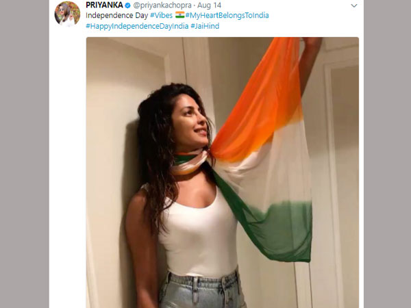 సెక్సీ వైట్ టాప్ వేసుకొని