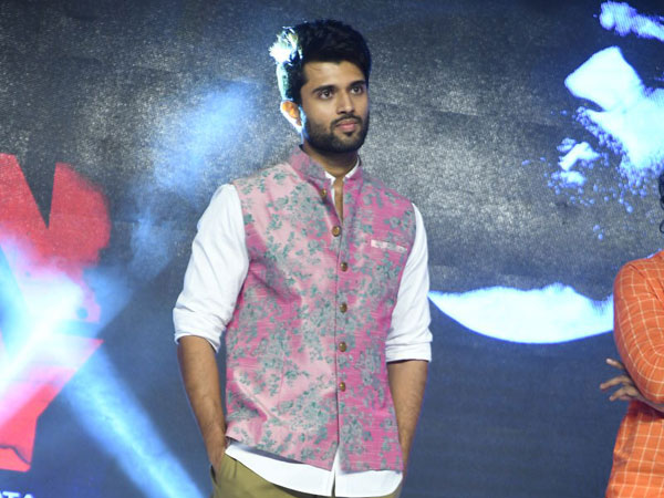 క్రౌడ్ చూసి మురిసిపోయిన విజయ్