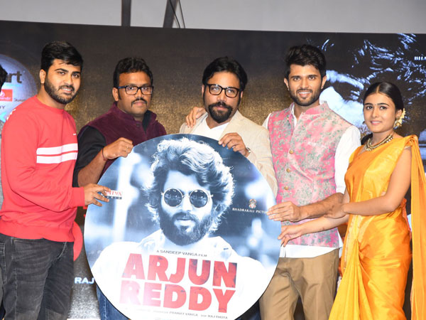 F**k అంటూ బూతులతో రిప్లై ఇచ్చిన విజయ్