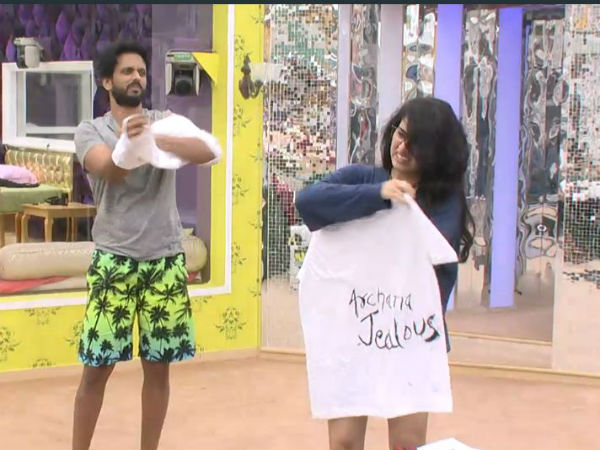 టీషర్టులు చించేశారు