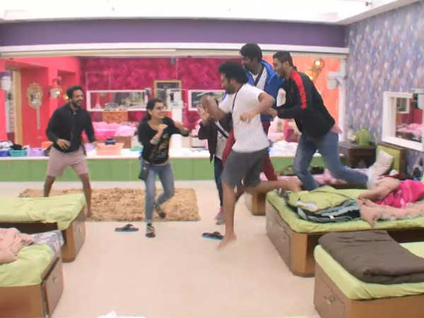 బొంబాట్ సెల్ఫీ గేమ్ 