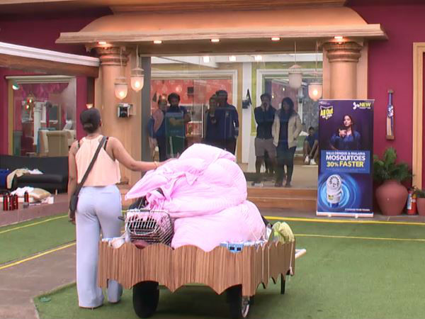 బిగ్ బాస్ ఇంట్లోకి ఎంటరైన ముమైత్