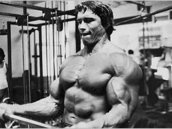 తన విగ్రహం ముందే