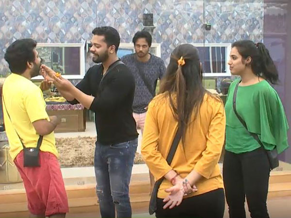 నా భార్యను కొడుతున్నావు. ఏంటీ సంగతి?