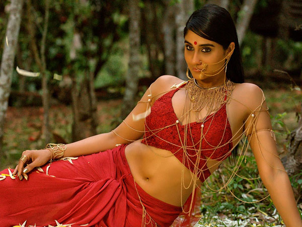 హీరోతో ప్రేమ...