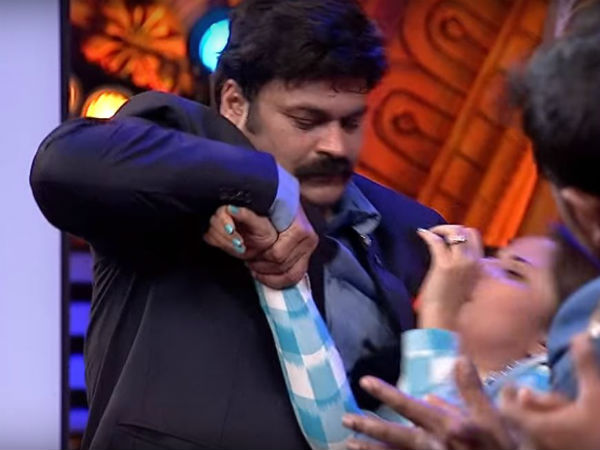 కళ్లు తిరిగి పడిపోయిన అనసూయ