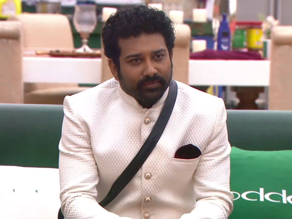 పవన్ కళ్యాణ్‌తో పరిచయం