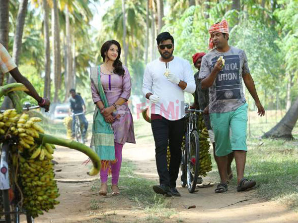 విలేజ్ బ్యాక్ డ్రాప్‌లో