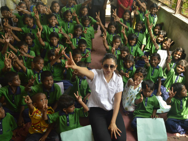 Rakul Preet Singh celebrates Birthday with orphan children