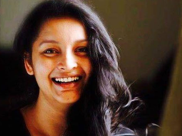 పవన్ డబ్బు మనిషి కాదు