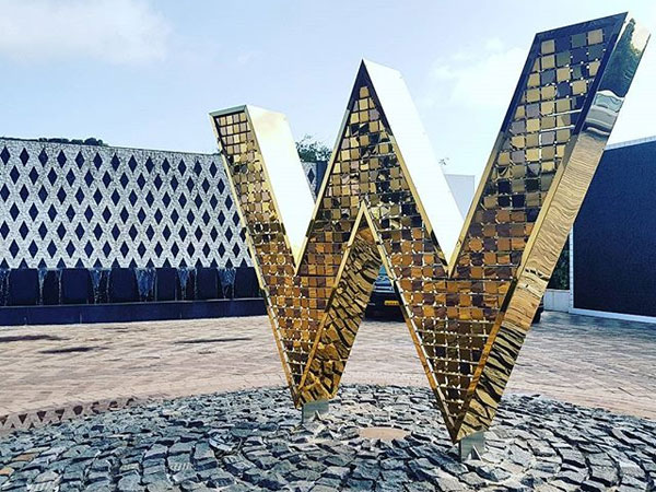 కళ్లు తిరగాల్సిందే...