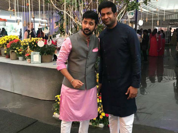 ప్రముఖుల సందడి