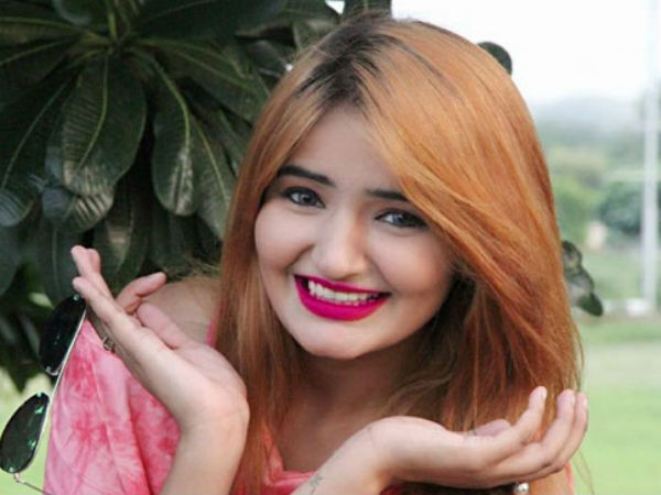 చంపుతామని బెదిరిస్తున్నారు