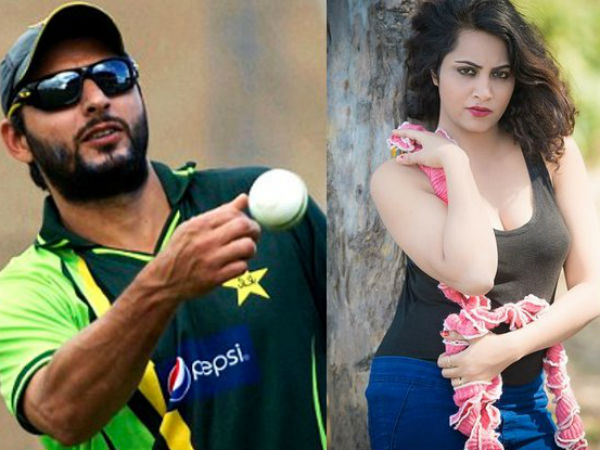 క్రికెటర్‌తో ఆమెకు పరిచయం లేదు