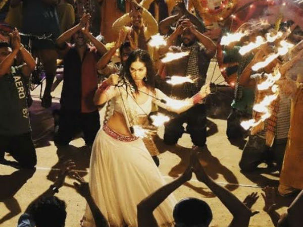 పెద్దమొత్తమే అడిగింది