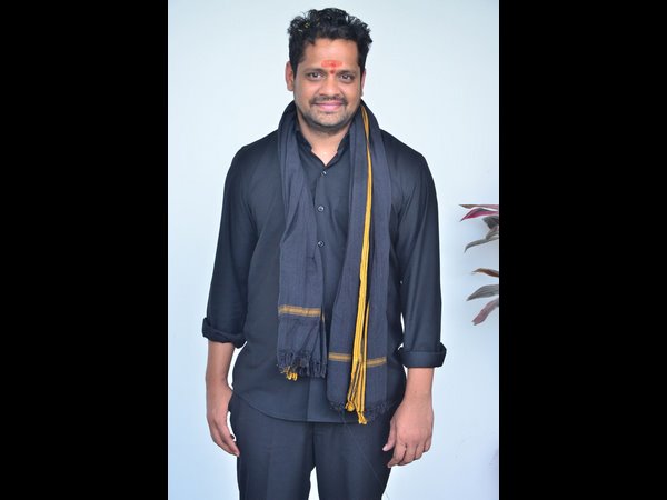 కొత్త దర్శకుల కోసం V4