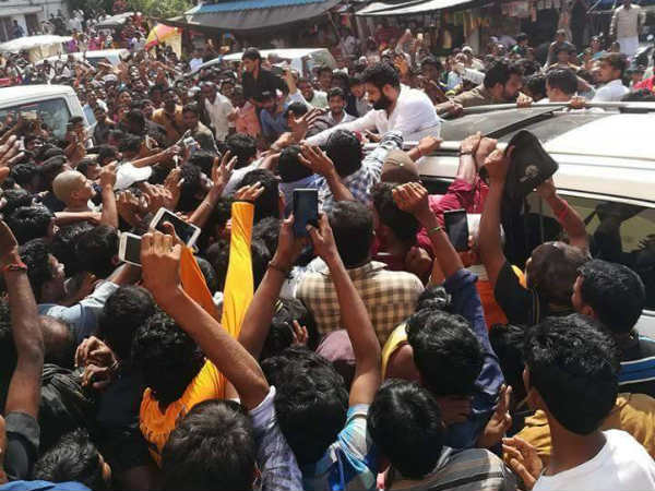  భారీగా అభిమానులు