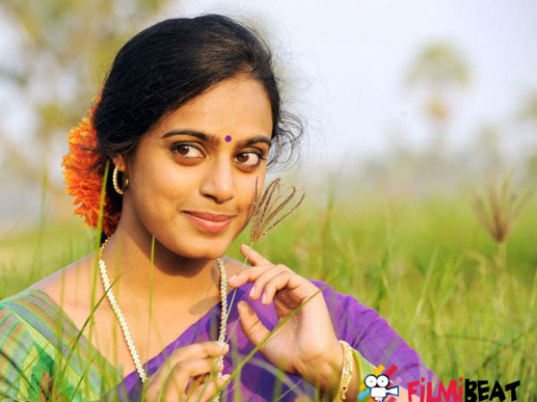 స్నేహమేరా జీవితం ఫస్టాఫ్